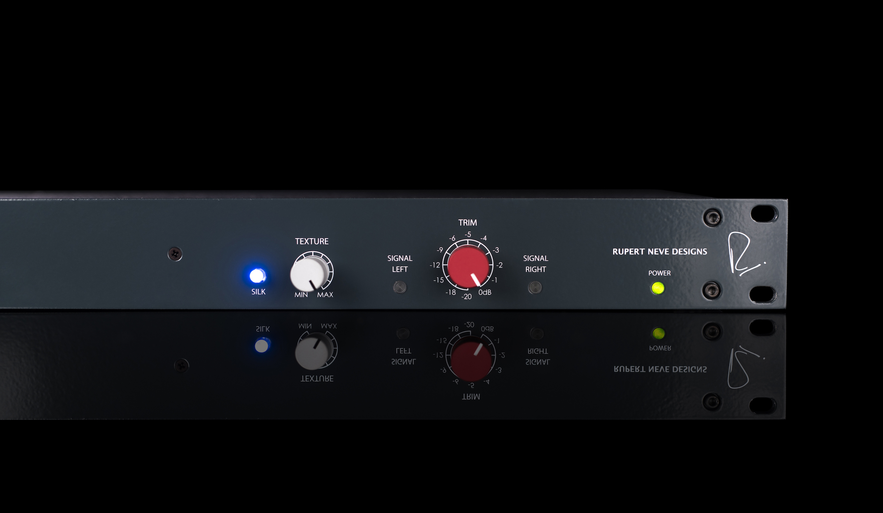 5057 front right close black reflect